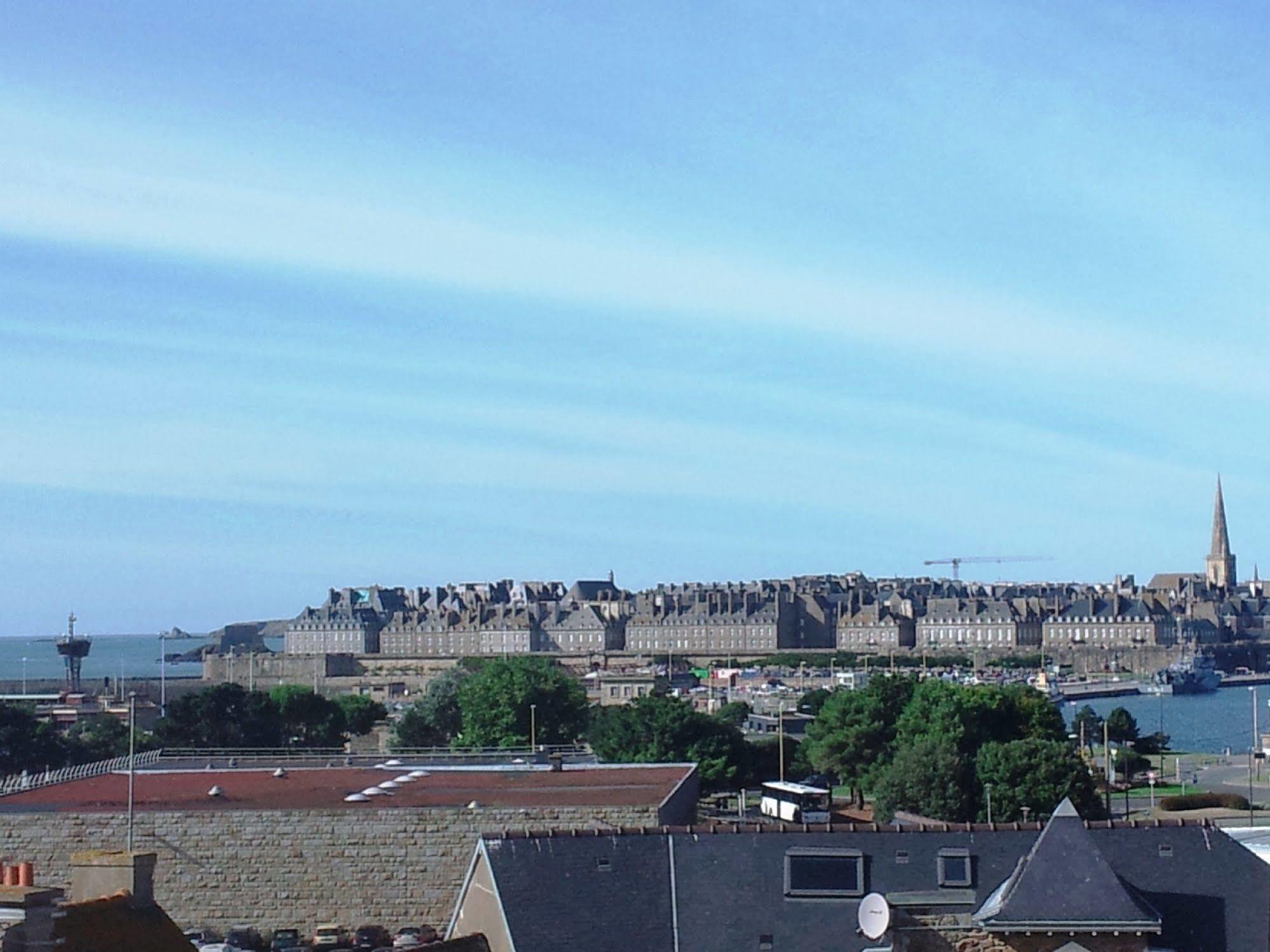 Appartement Saint Malo Vue Sur Mer Et Sur Intra Muros, Ferry, Plage Et Commerces A 50 M Exterior foto